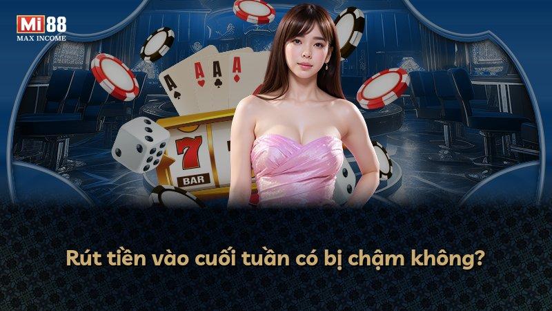 Rút tiền vào cuối tuần có bị chậm không?